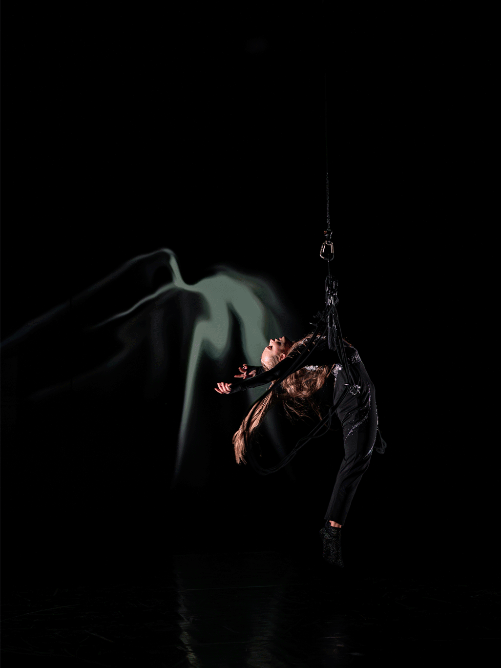 Affiches spectacle Antilope, Mathilde Heuzé dans le décor d’art visuel numérique de Isotone